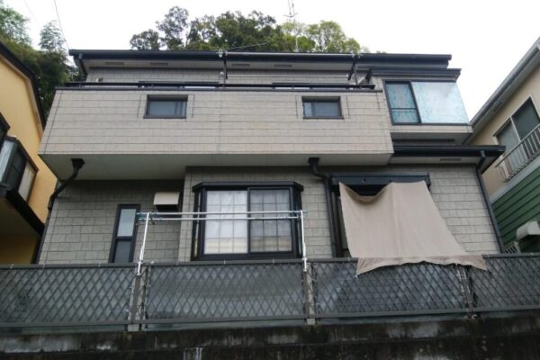 汚れで建物が古く見えるのできれいにして欲しい！【神奈川県横浜市　外壁塗装 付帯部塗装 屋根塗装 コーキング打ち替え】