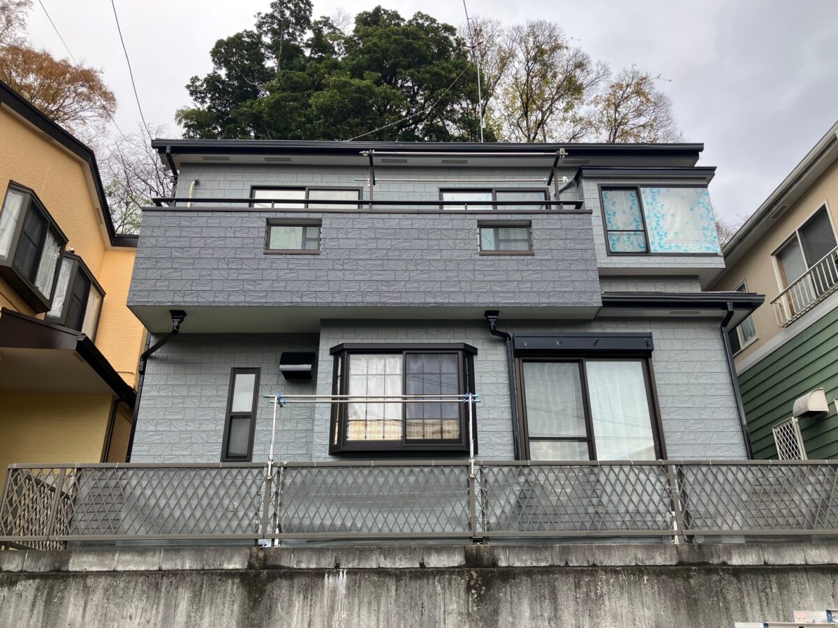 汚れで建物が古く見えるのできれいにして欲しい！【神奈川県横浜市　外壁塗装 付帯部塗装 屋根塗装 コーキング打ち替え】