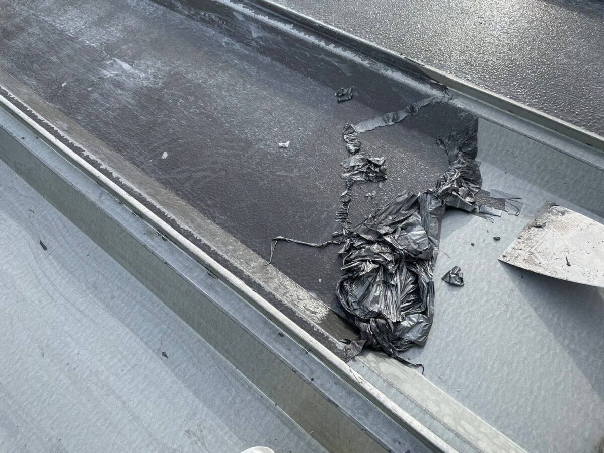 神奈川県相模原市　屋根塗装工事　塗膜の剥がれに注意！