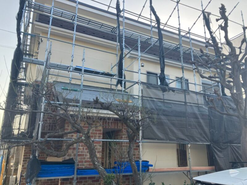 神奈川県横浜市　屋根カバー工事・外壁塗装工事　屋根工事と外壁塗装はセットがお得！