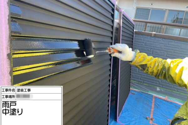 神奈川県横浜市　外壁塗装工事　付帯部　雨戸の塗装を行いました！