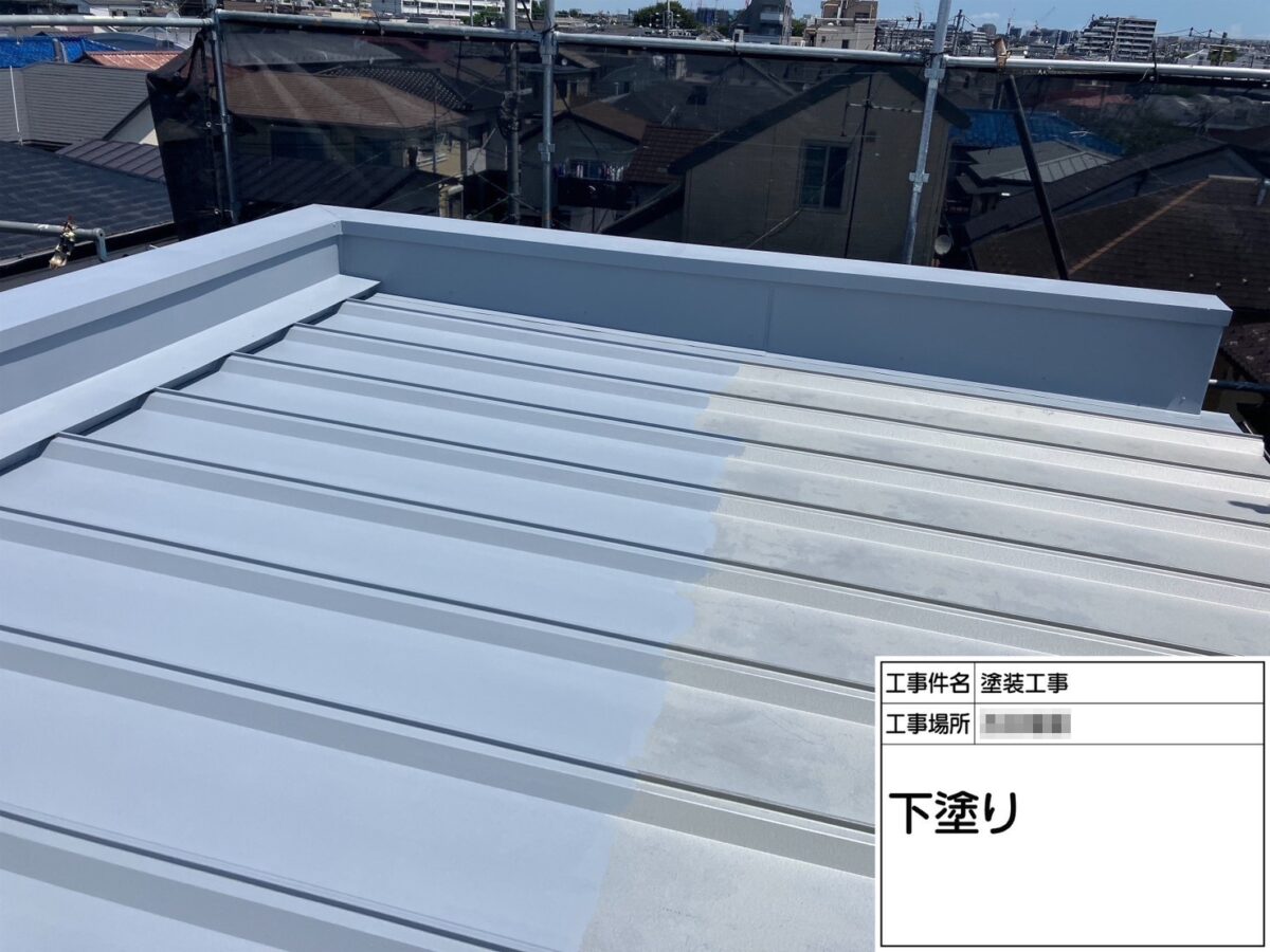 神奈川県横浜市　金属屋根塗装工事　中塗り〜上塗り　屋根塗料を選ぶポイントを解説します！
