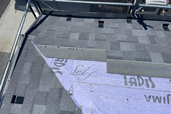 神奈川県横浜市　屋根カバー工事　新規屋根材設置　屋根材：リッジウェイを採用