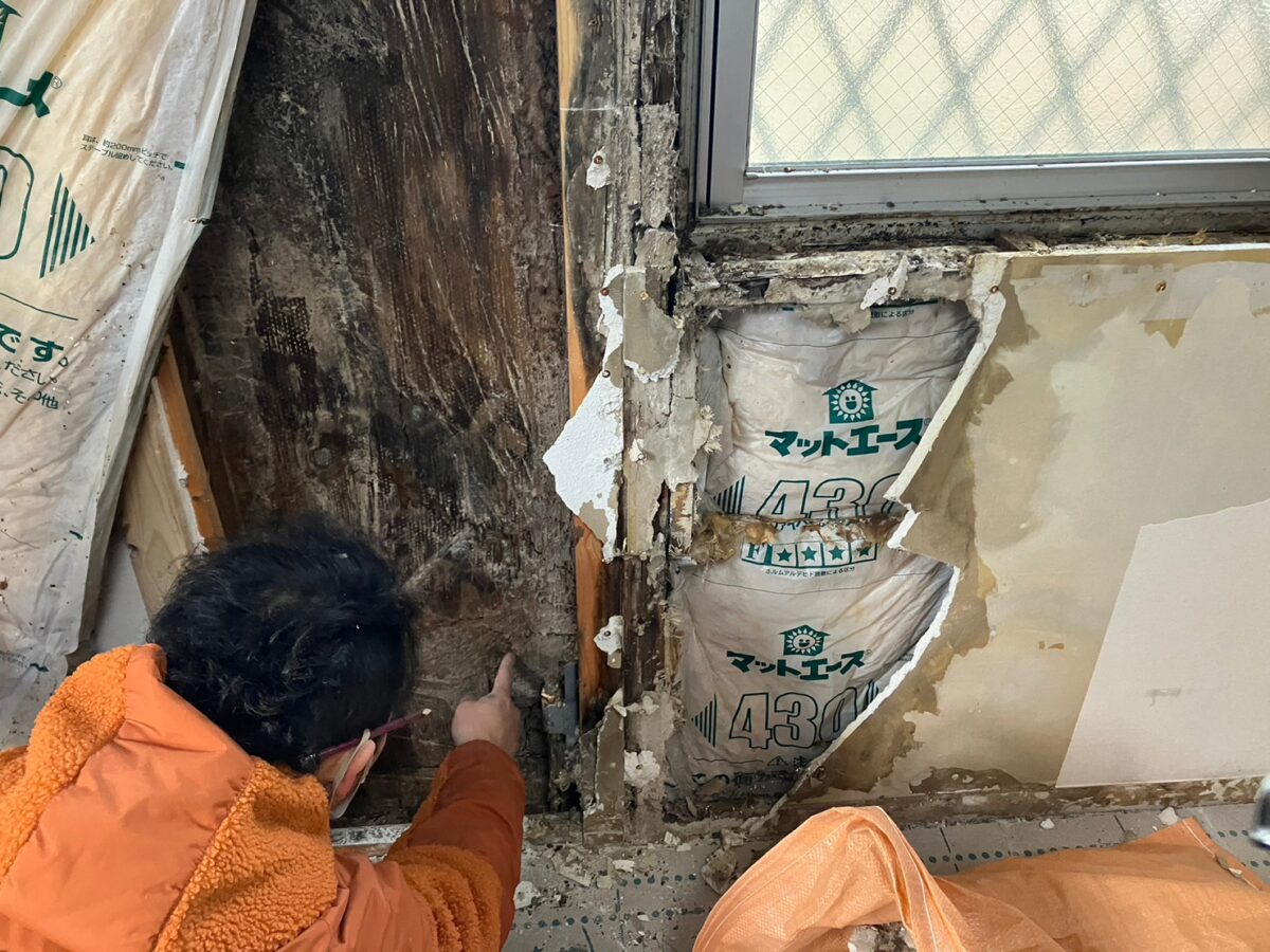 神奈川県横浜市【外壁塗装工事】雨漏り調査　窓からの雨漏りに注意！