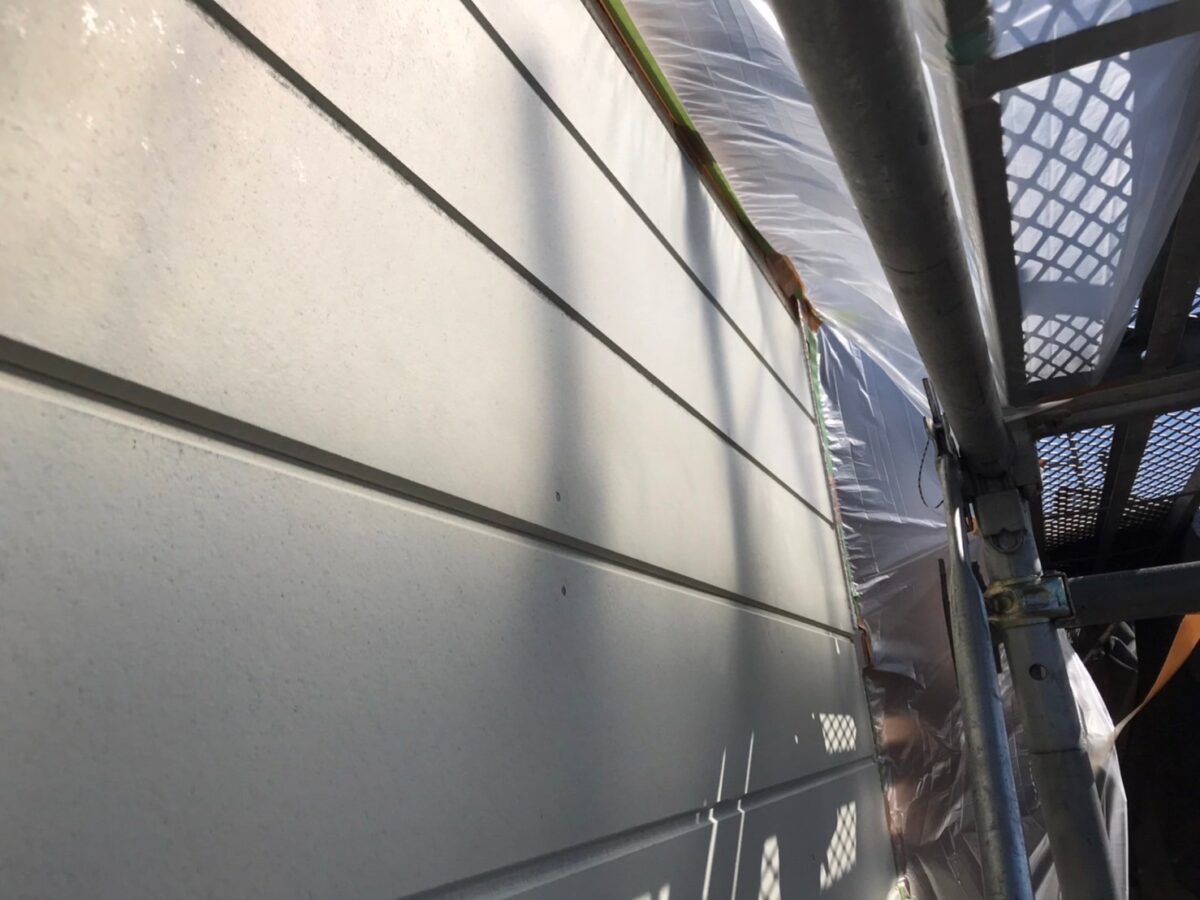神奈川県横浜市　外壁塗装工事　サイディング部分張り替え〜吹き付けパターン付け