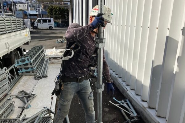 神奈川県横浜市　外壁塗装工事　足場組み立て設置工事