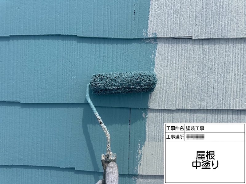 スレートの塗装2回目 中塗りと上塗りの違いについて｜神奈川県横浜市