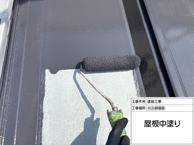神奈川県横浜市｜トタン屋根塗装 下塗り〜中塗り 下塗りには錆止めを塗りました