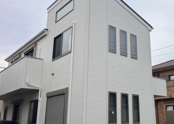 神奈川県茅ヶ崎市 N様邸 窯業系サイディング 外壁塗装工事「家のデザインに大満足です!職人さんに感謝しています」