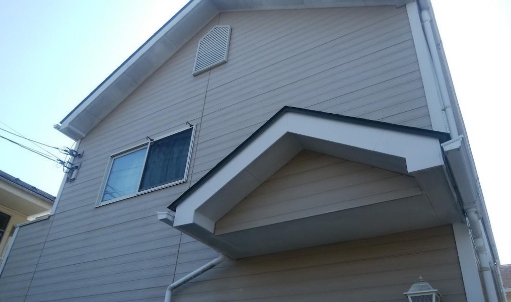 屋根の裏側は盲点?軒天井のメンテナンスを放置するリスクと塗装が必要な理由