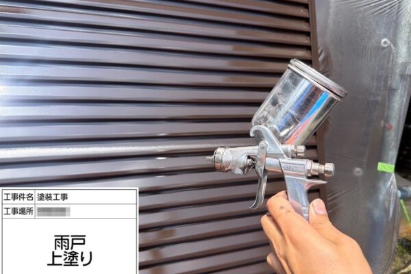 雨戸は吹き付け塗装で仕上げました！ローラー塗りや刷毛塗りと何が違う？｜神奈川県相模原市